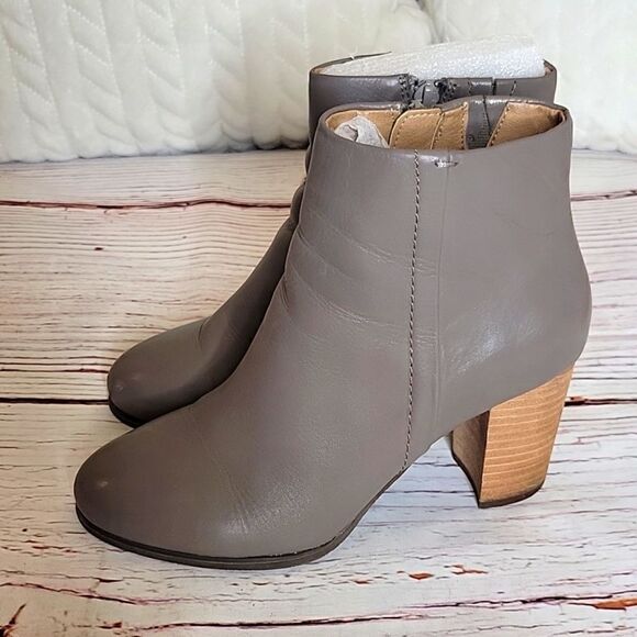 Vionic Taupe Leather Ankle Boots Size 6.5 - Picture 2 of 9
